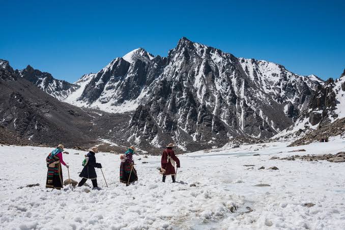 Winter Tibet 2026–2027: Free Scenic Areas, What Stays Open and the Best Routes