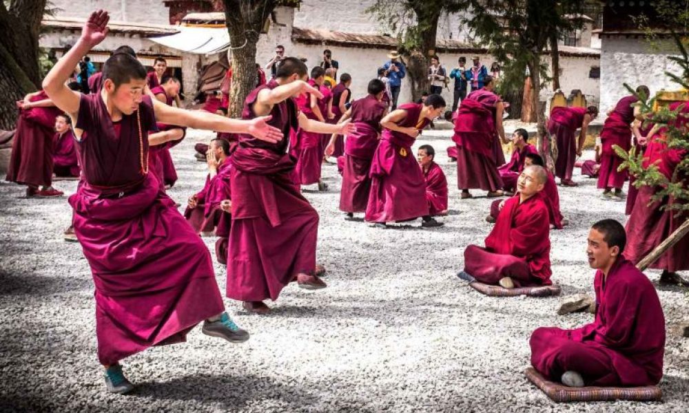 Sera-Monastery-Monk-Practises-and-Debates-768x512