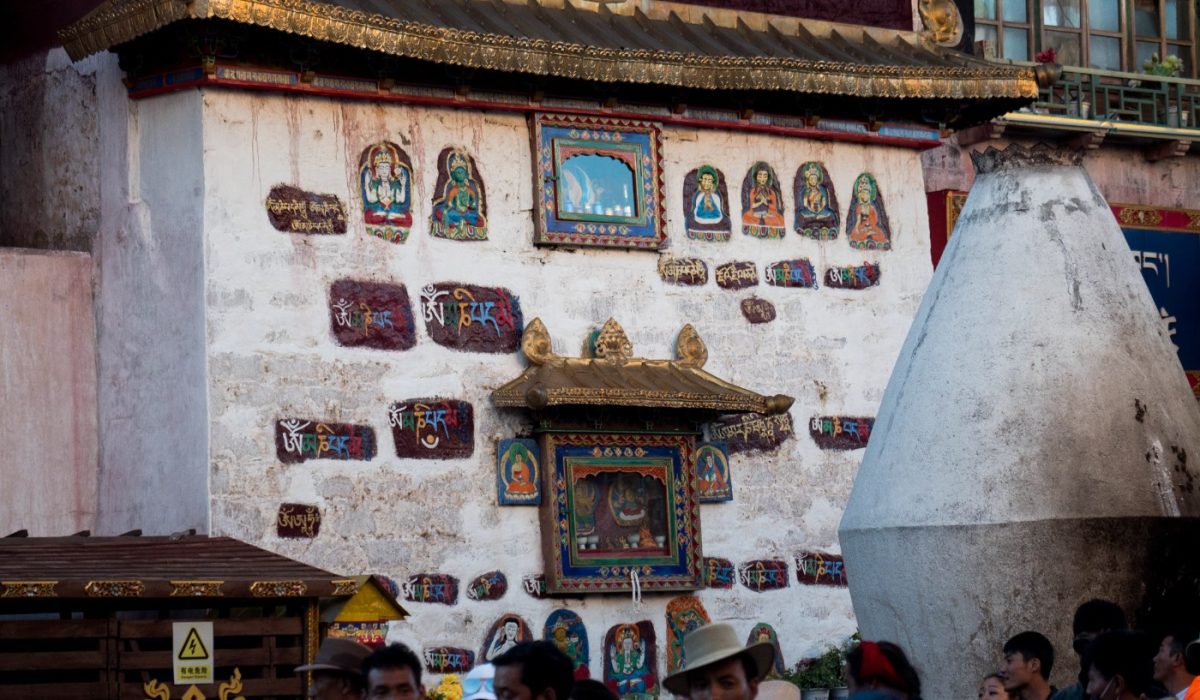 Tibet Arts and Crafts - raimond-klavins-d2Vx1EbYZzQ-unsplash (1)